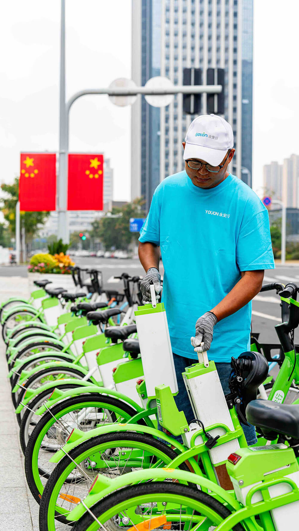 永安行運營員:日均換電量達300多次 永安行運營員:日均換電量達300多次